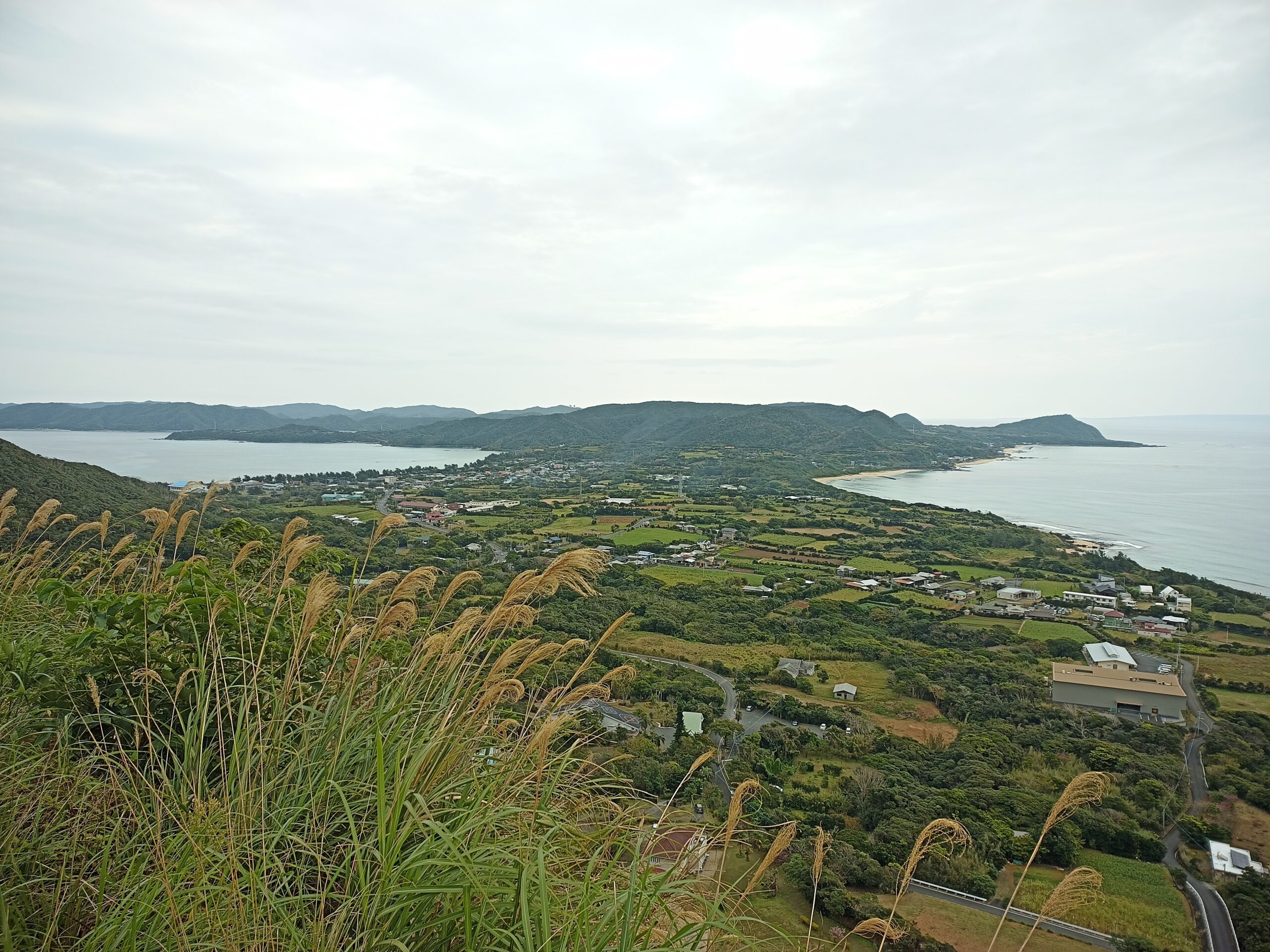 二つの海が見える丘